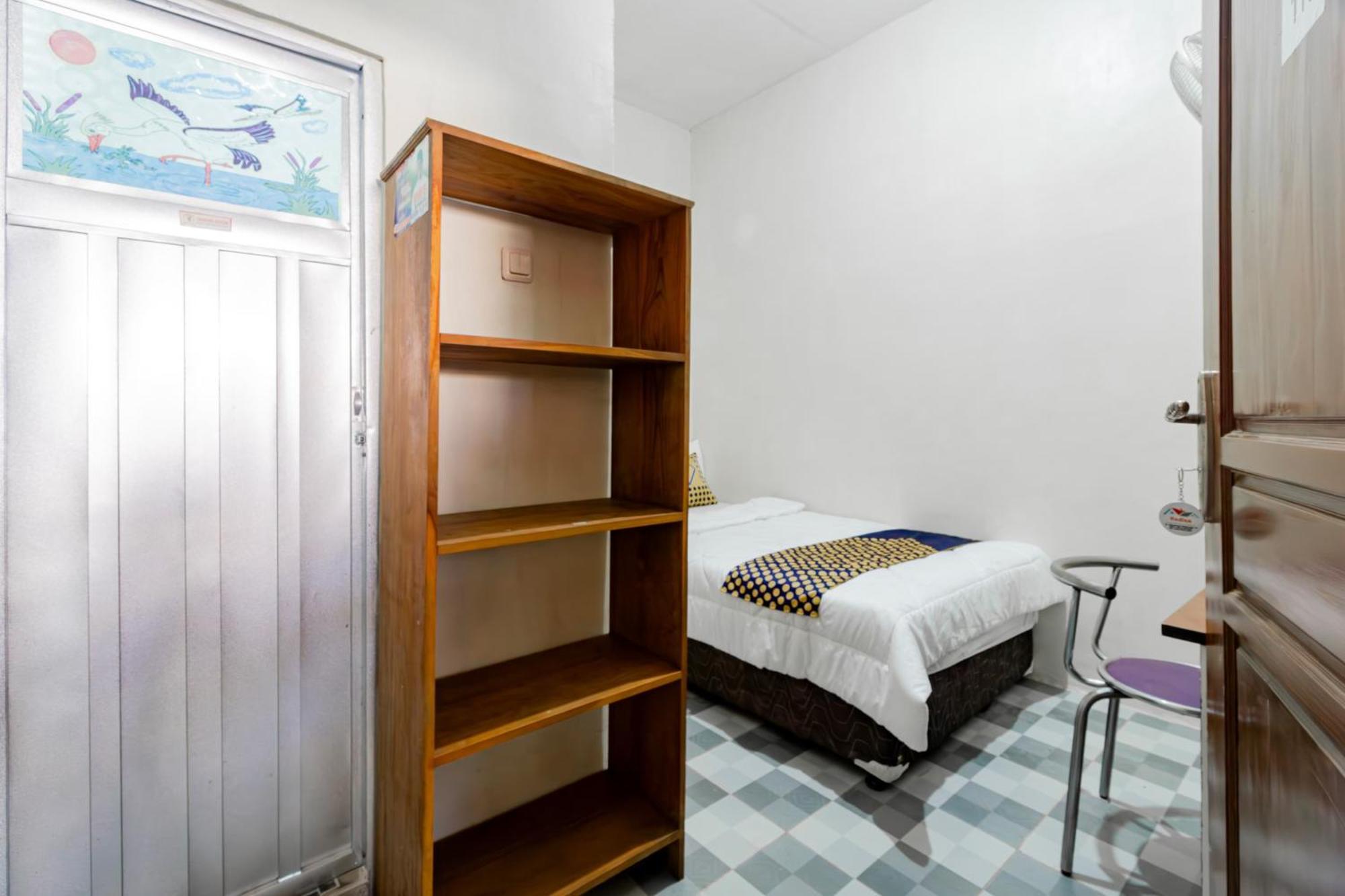 Spot On 93967 Hasna Guest House Syariah Kediri  Exteriér fotografie