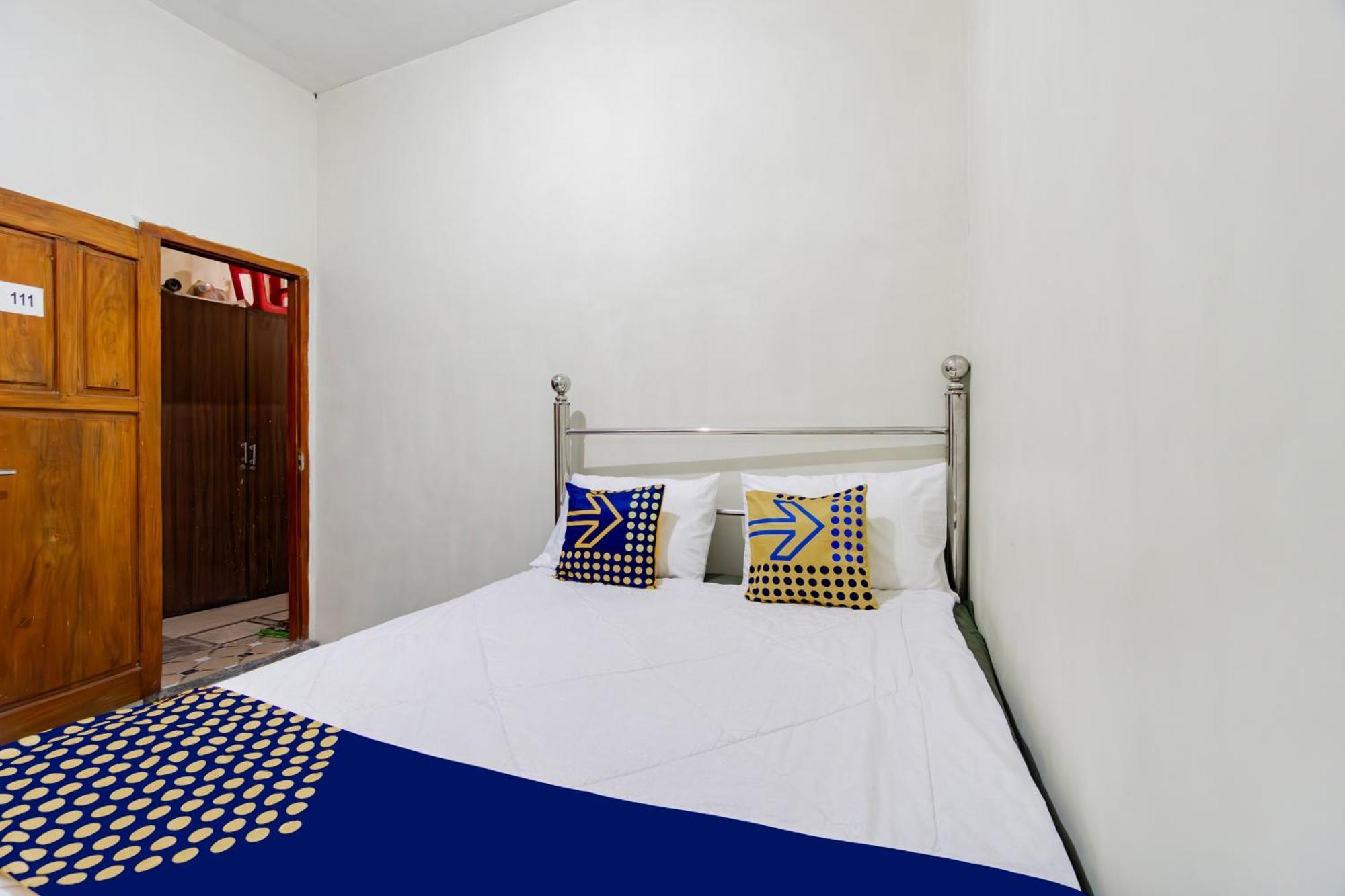 Spot On 93967 Hasna Guest House Syariah Kediri  Exteriér fotografie